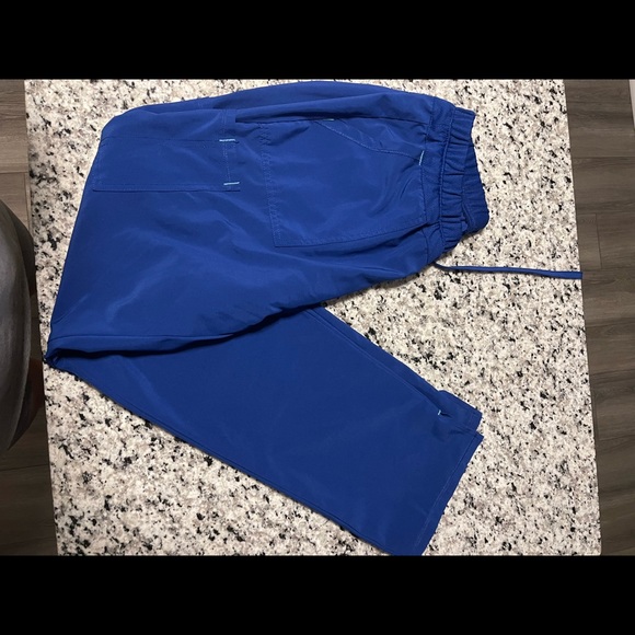 Scrubs - Picture 2 of 2